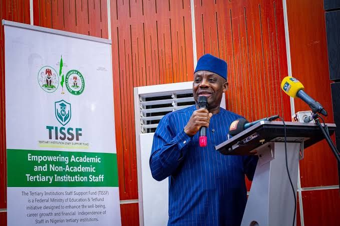 FG concerned as 24 million pupils drop out before reaching senior secondary&nbsp;school