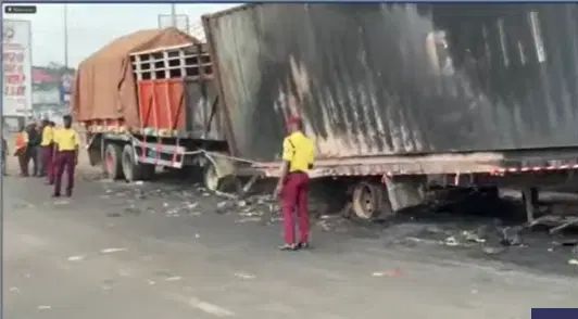 Multiple-vehicle crash involving several trucks and a container-laden trailer has caused a fire outbreak and traffic gridlock on the Lagos-Ibadan Expressway, around Kara Bridge inward Mowe, Ogun state today October&nbsp;30.