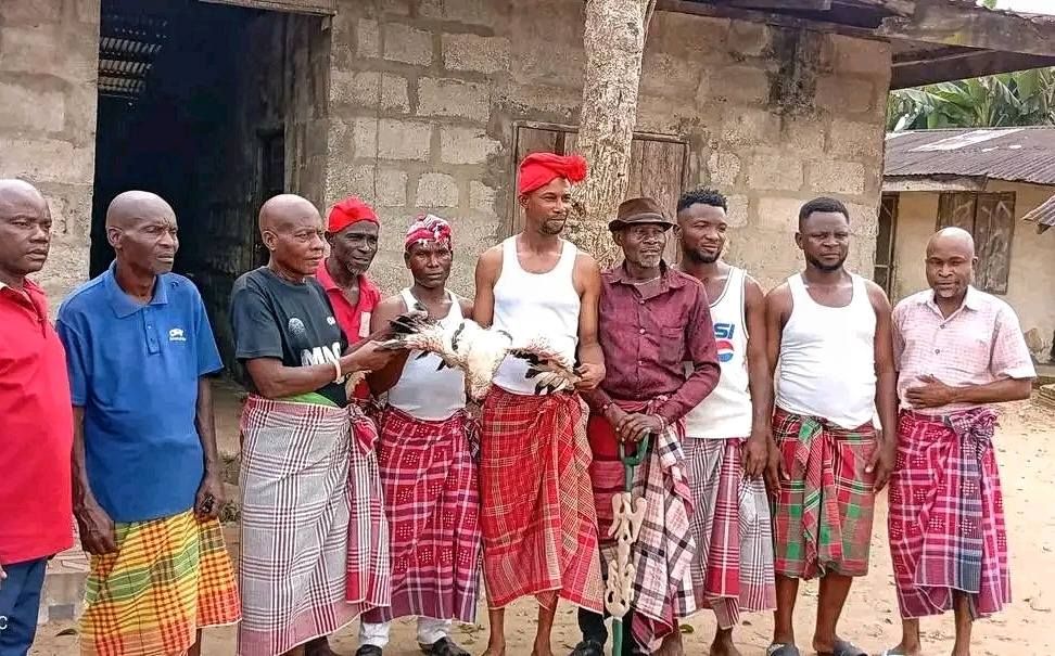 The people of Taabaa in Ogoni, Rivers State, are celebrating a well-known hunter from the community, fondly called Spirit Man, for k!lling an eagle (African Fish&nbsp;Eagle)