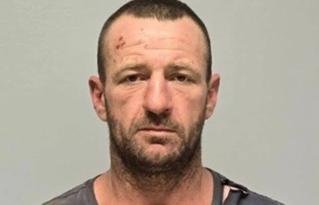 A manhunt has been launched for an alleged murd£rer suspected of shooting three people, including his pregnant&nbsp;ex-partner