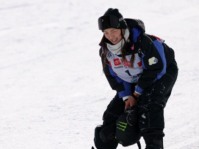 2-time Olympic champion Chloe Kim injures shoulder, ‘trying to stay optimistic’ for&nbsp;Italy
