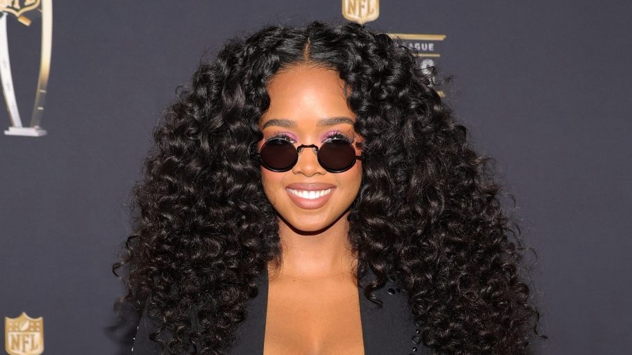 H.E.R. has been celebrated for vulnerable yet assured love ballads and sharp protest songs alike. The singer/songwriter maximizes the power of her honeyed vocals as a simultaneously poetic and straightforward lyricist