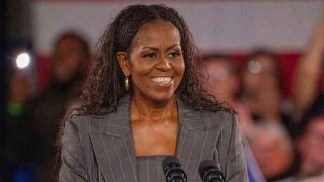 Former U.S. First Lady Michelle Obama has advised women not to rush into moving in with a partner too early in a&nbsp;relationship