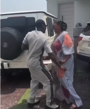 Singer Asake gifts his mum a&nbsp;G-wagon