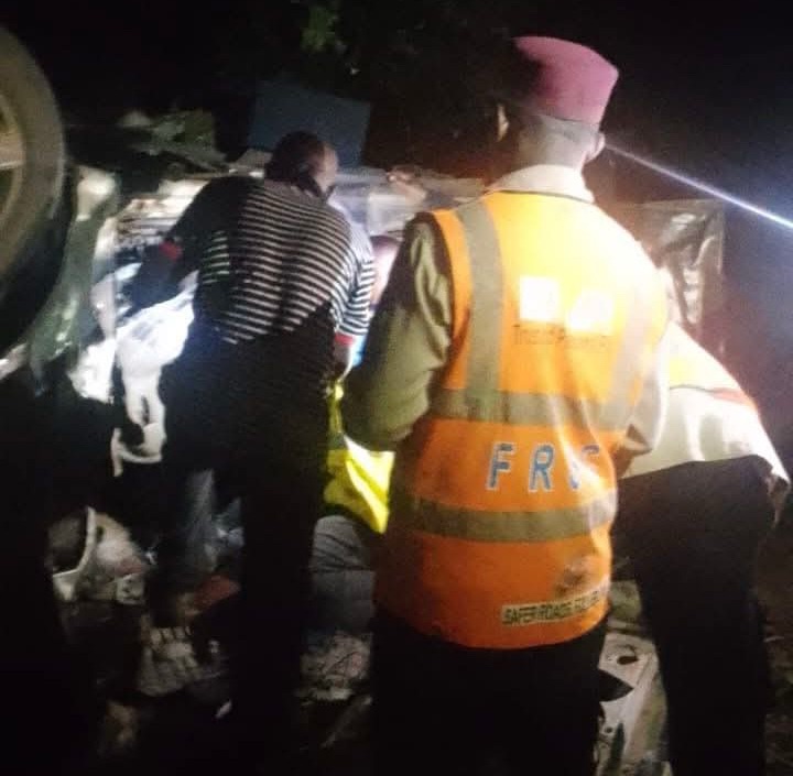 11 d!e as vehicle plunges off bridge on Lagos-Abeokuta&nbsp;expressway.