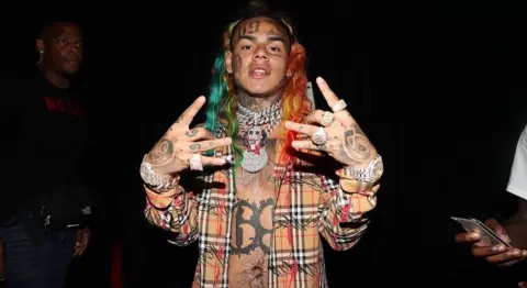 Rapper Tekashi 6ix9ine says his girlfriend will ab0rt baby if it’s a&nbsp;girl.