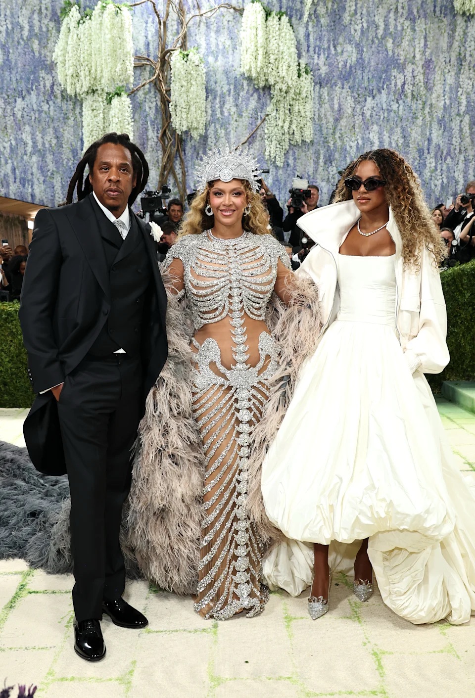 Beyonce looks breathtaking as she attends Met gala for first time in 10&nbsp;years.
